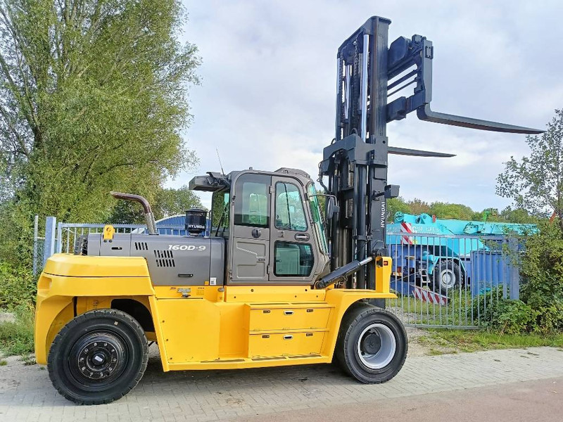 Hyundai 160 D-9 heftruck forklift stapler 16 ton CE - Dīzeļiekrāvējs: foto 1 Hyundai 160 D-9 heftruck forklift stapler 16 ton CE - Dīzeļiekrāvējs: foto 1
