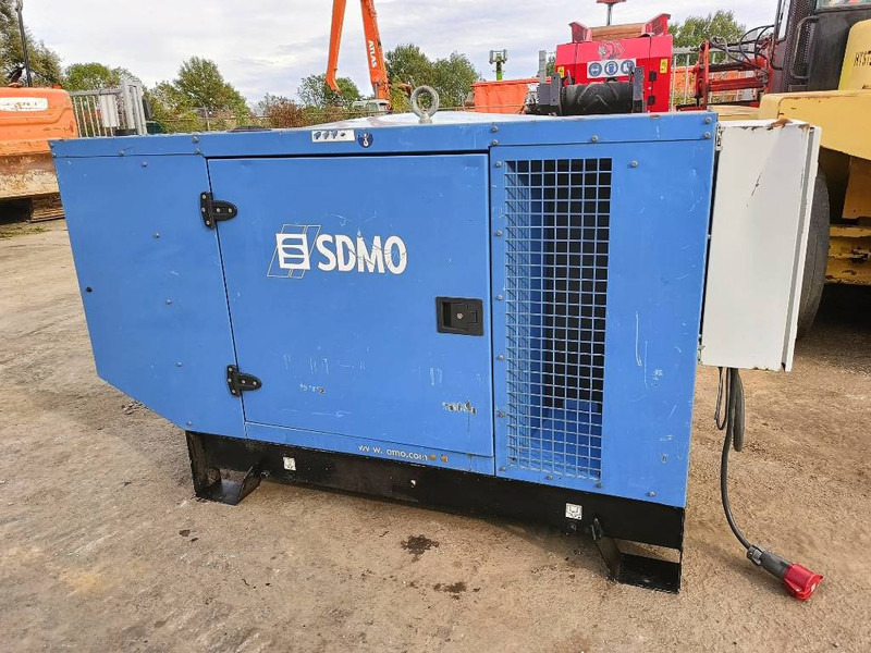 SDMO J 44 K 44kva 64 A 35 kw generator aggregaat silent - Elektroģenerators: foto 1 SDMO J 44 K 44kva 64 A 35 kw generator aggregaat silent - Elektroģenerators: foto 1