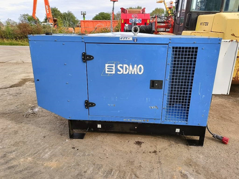 SDMO J 44 K 44kva 64 A 35 kw generator aggregaat silent - Elektroģenerators: foto 2 SDMO J 44 K 44kva 64 A 35 kw generator aggregaat silent - Elektroģenerators: foto 2