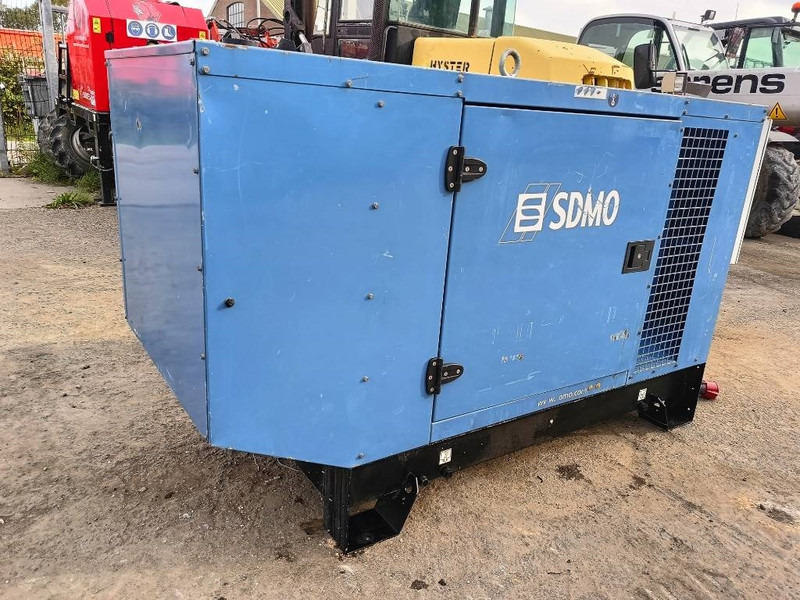 SDMO J 44 K 44kva 64 A 35 kw generator aggregaat silent - Elektroģenerators: foto 3 SDMO J 44 K 44kva 64 A 35 kw generator aggregaat silent - Elektroģenerators: foto 3