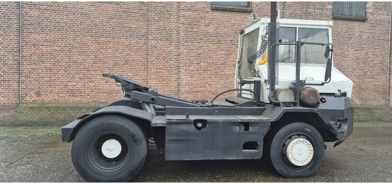 Terberg trt89 4x4 terminal trekker tractor port truck - Termināļa traktors: foto 2 Terberg trt89 4x4 terminal trekker tractor port truck - Termināļa traktors: foto 2