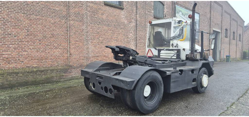 Terberg trt89 4x4 terminal trekker tractor port truck - Termināļa traktors: foto 3 Terberg trt89 4x4 terminal trekker tractor port truck - Termināļa traktors: foto 3