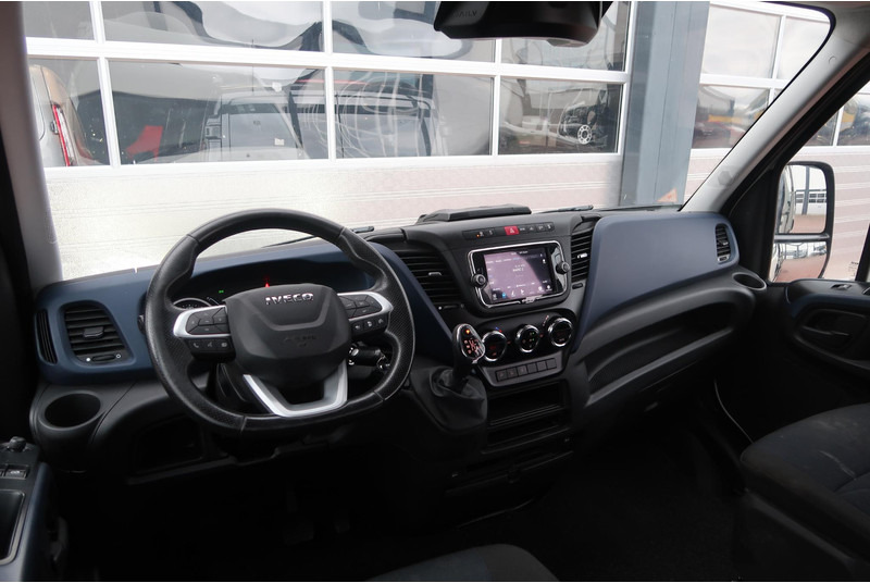 Iveco Daily 35C18H 3.0 DC AUT/ CAMERA/ LED/ CRUISE/ CLIMA/ TREKHAAK - Komercauto, Kravas-pasažieru furgons: foto 2 Iveco Daily 35C18H 3.0 DC AUT/ CAMERA/ LED/ CRUISE/ CLIMA/ TREKHAAK - Komercauto, Kravas-pasažieru furgons: foto 2