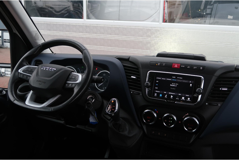 Iveco Daily 35C18H 3.0 DC AUT/ CAMERA/ LED/ CRUISE/ CLIMA/ TREKHAAK - Komercauto, Kravas-pasažieru furgons: foto 5 Iveco Daily 35C18H 3.0 DC AUT/ CAMERA/ LED/ CRUISE/ CLIMA/ TREKHAAK - Komercauto, Kravas-pasažieru furgons: foto 5