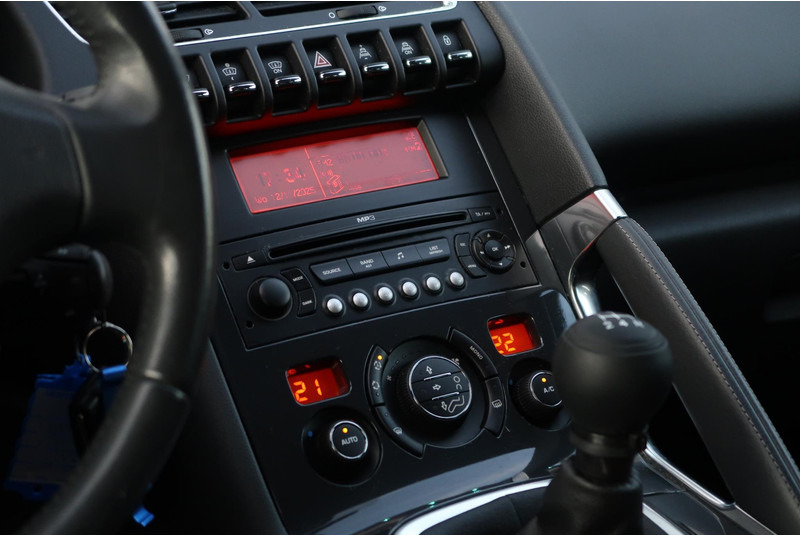 Peugeot 3008 1.6 VTi Première CRUISE/ PANO/ CLIMA/ HEAD-UP/ ETC. - Vieglā automašīna: foto 4 Peugeot 3008 1.6 VTi Première CRUISE/ PANO/ CLIMA/ HEAD-UP/ ETC. - Vieglā automašīna: foto 4