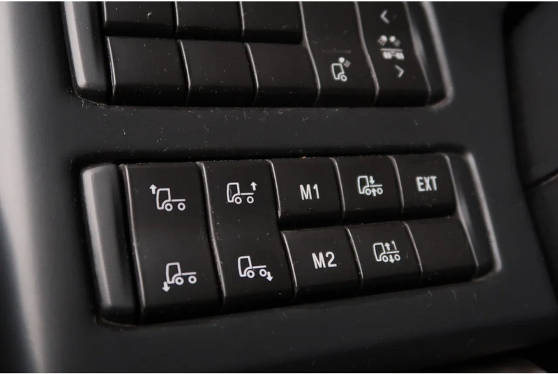 Scania P500 6x2/ FULL AIR/ HYDRAULIC/ LEATHER/ 2.950 WB/ DIFF LOCK/ SLIDE DISH - Vilcējs: foto 4 Scania P500 6x2/ FULL AIR/ HYDRAULIC/ LEATHER/ 2.950 WB/ DIFF LOCK/ SLIDE DISH - Vilcējs: foto 4