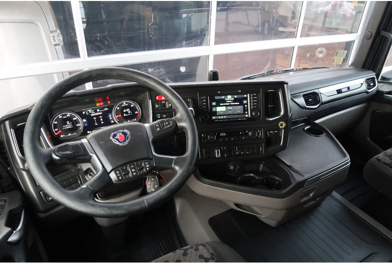 Scania R450 NGS 4X2/ RETARDER/ ACC/ DIFF LOCK/ EURO 6 - Vilcējs: foto 2 Scania R450 NGS 4X2/ RETARDER/ ACC/ DIFF LOCK/ EURO 6 - Vilcējs: foto 2