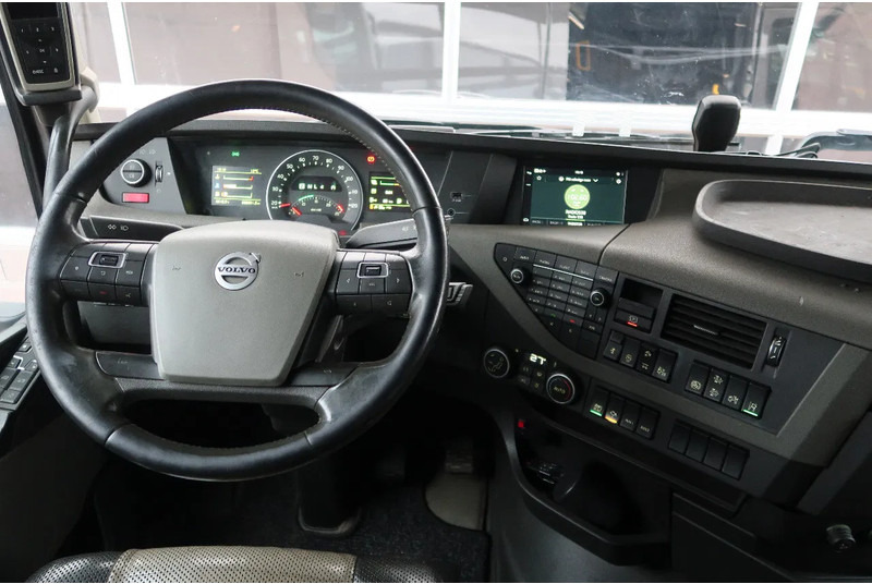 Interior photo 2: Volvo FH 500 VDL HOOKLIFT 25T/ FULL AIR/ NL-TRUCK/ LIFT līzingu Volvo FH 500 VDL HOOKLIFT 25T/ FULL AIR/ NL-TRUCK/ LIFT