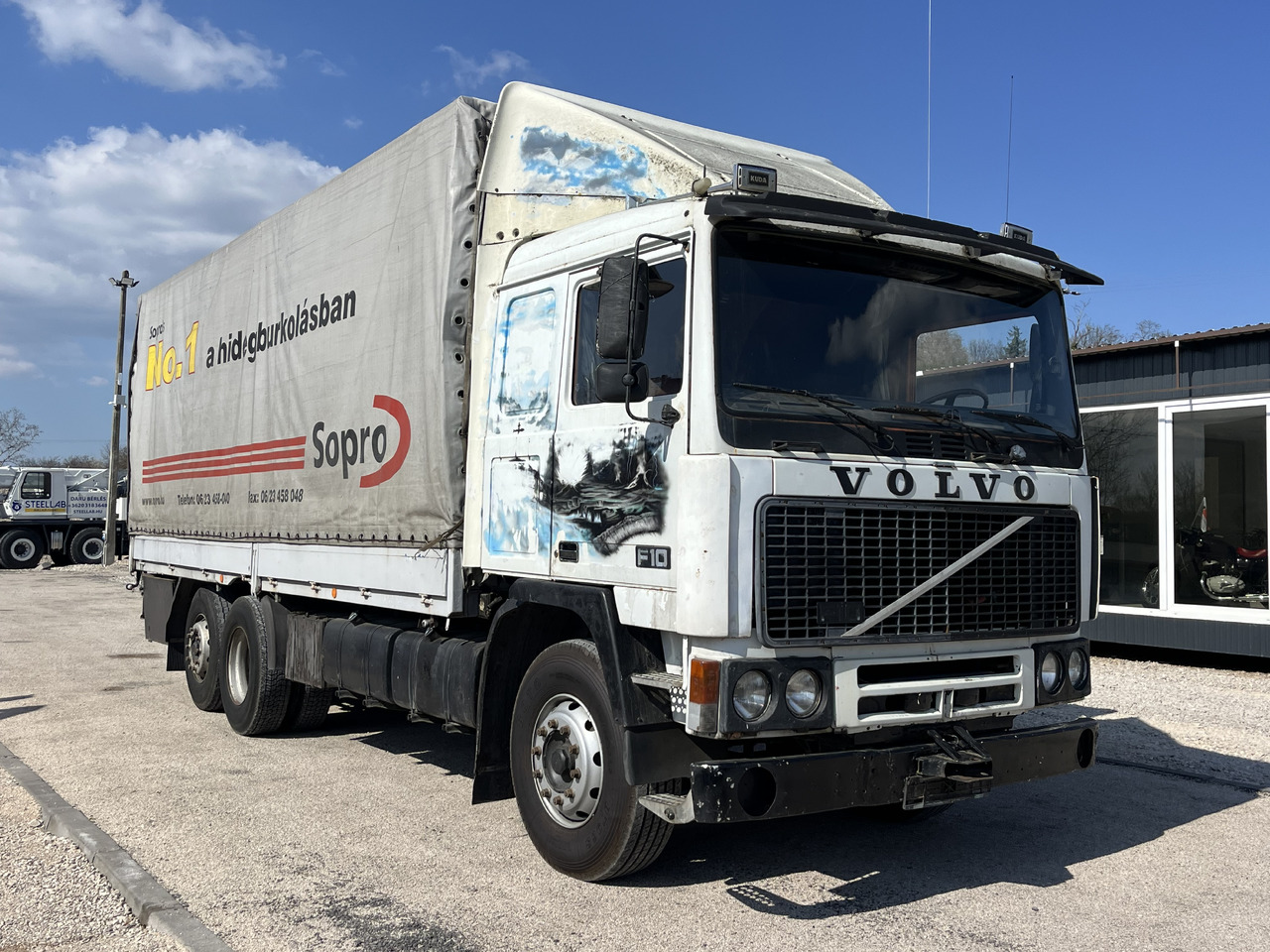 VOLVO F10 - Kravas automašīna: foto 2 VOLVO F10 - Kravas automašīna: foto 2