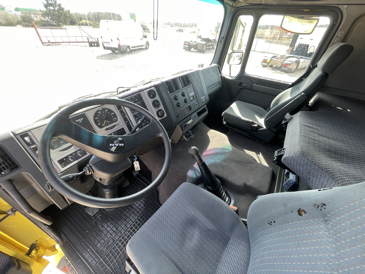 MAN F2000 413 6x2 Manual CRANE Hiab 330+jib 90 21m - Vilcējs: foto 3 MAN F2000 413 6x2 Manual CRANE Hiab 330+jib 90 21m - Vilcējs: foto 3