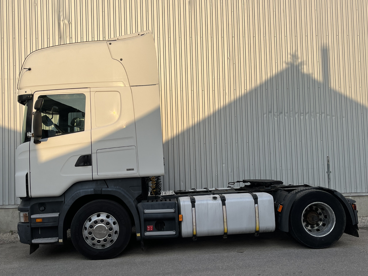 SCANIA R 420 LA 4X2 MLA - Vilcējs: foto 3 SCANIA R 420 LA 4X2 MLA - Vilcējs: foto 3