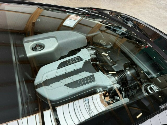 AUDI R8 4.2 FSI V8 quattro Coupé Neuzustand... - Vieglā automašīna: foto 3 AUDI R8 4.2 FSI V8 quattro Coupé Neuzustand... - Vieglā automašīna: foto 3