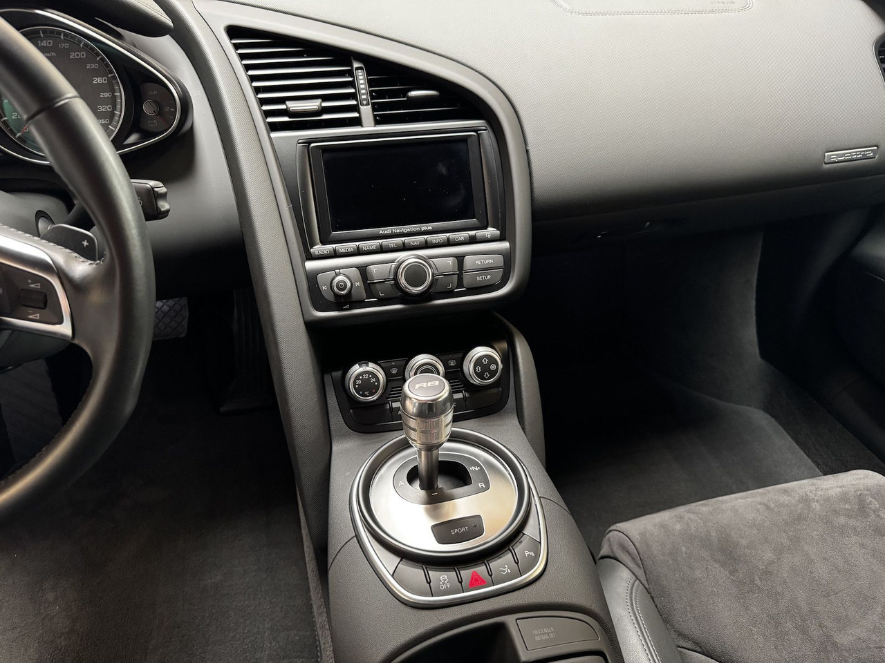 Vieglā automašīna Audi R8 4.2 FSI V8 quattro Coupé: foto 15