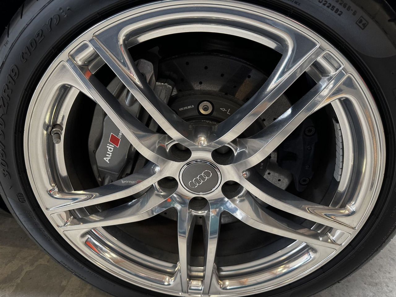 Vieglā automašīna Audi R8 4.2 FSI V8 quattro Coupé: foto 10
