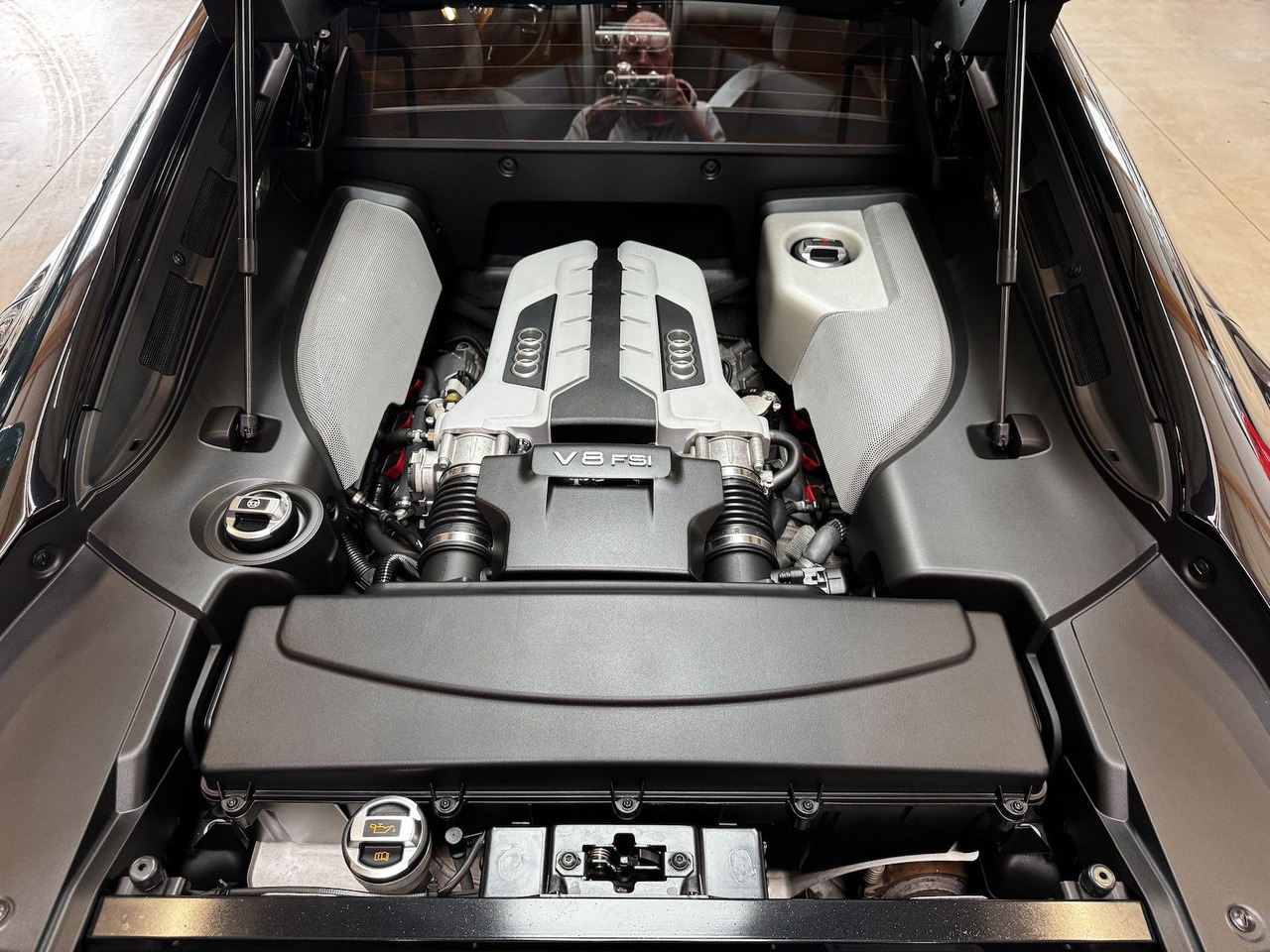 Vieglā automašīna Audi R8 4.2 FSI V8 quattro Coupé: foto 17