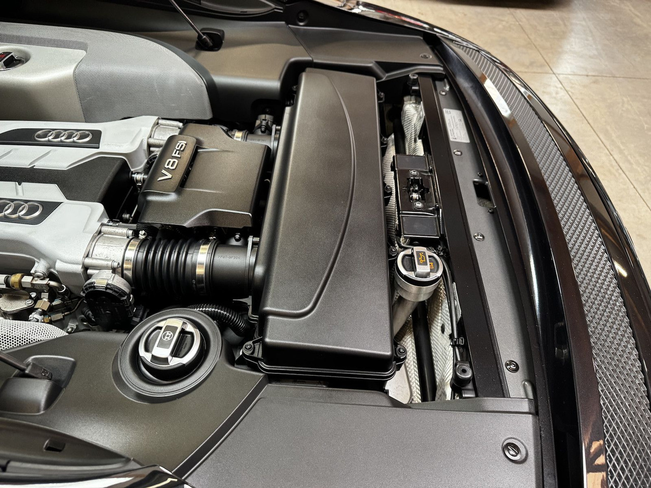 Vieglā automašīna Audi R8 4.2 FSI V8 quattro Coupé: foto 18