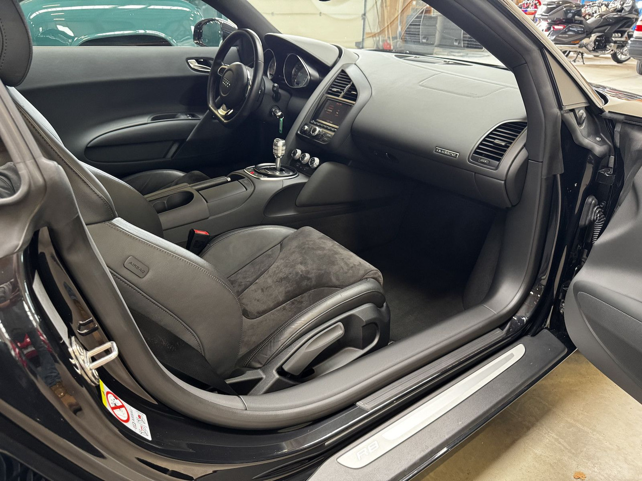 Vieglā automašīna Audi R8 4.2 FSI V8 quattro Coupé: foto 20