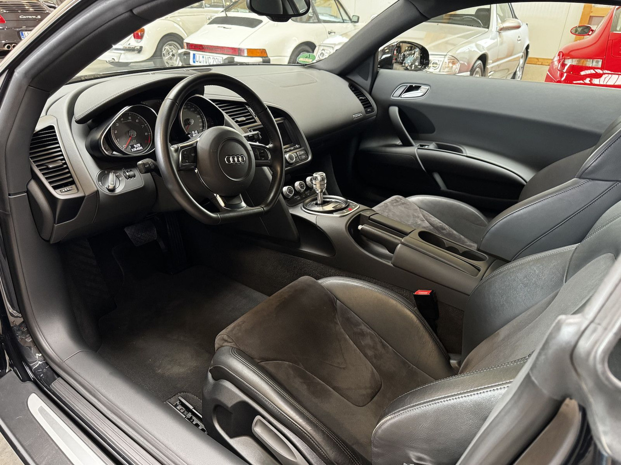 Vieglā automašīna Audi R8 4.2 FSI V8 quattro Coupé: foto 12