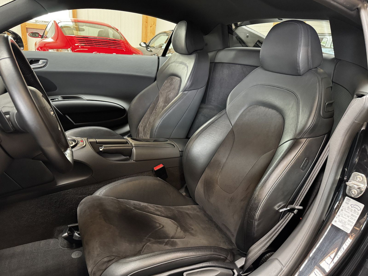 Vieglā automašīna Audi R8 4.2 FSI V8 quattro Coupé: foto 13