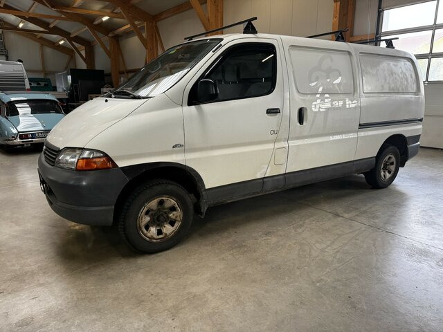 TOYOTA HiAce 2.5TD Kasten lang 4WD 4x4 - Kravas mikroautobuss: foto 1 TOYOTA HiAce 2.5TD Kasten lang 4WD 4x4 - Kravas mikroautobuss: foto 1