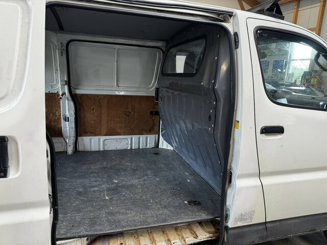 TOYOTA HiAce 2.5TD Kasten lang 4WD 4x4 - Kravas mikroautobuss: foto 5 TOYOTA HiAce 2.5TD Kasten lang 4WD 4x4 - Kravas mikroautobuss: foto 5