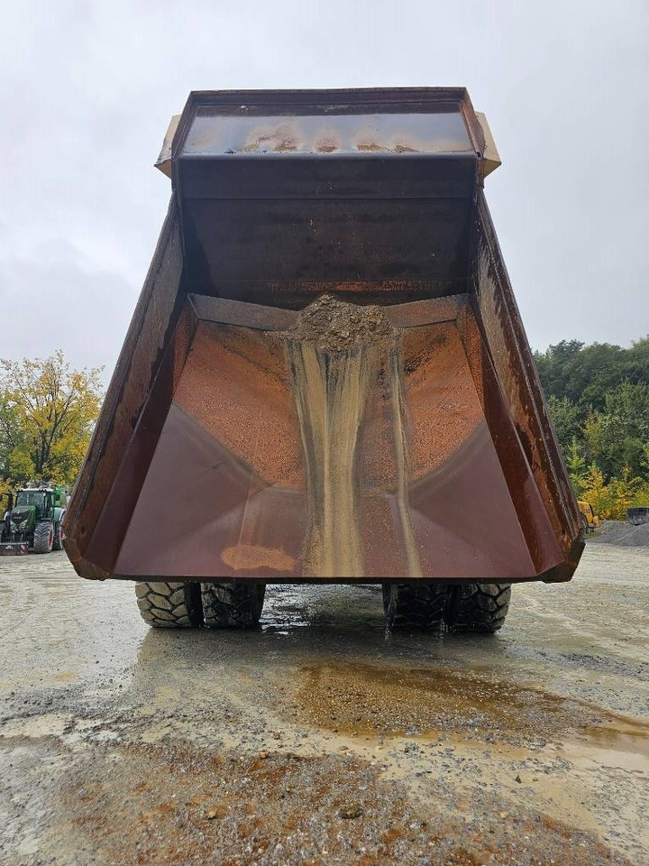 CAT 777 D - Karjeru pašizgāzējs: foto 5 CAT 777 D - Karjeru pašizgāzējs: foto 5