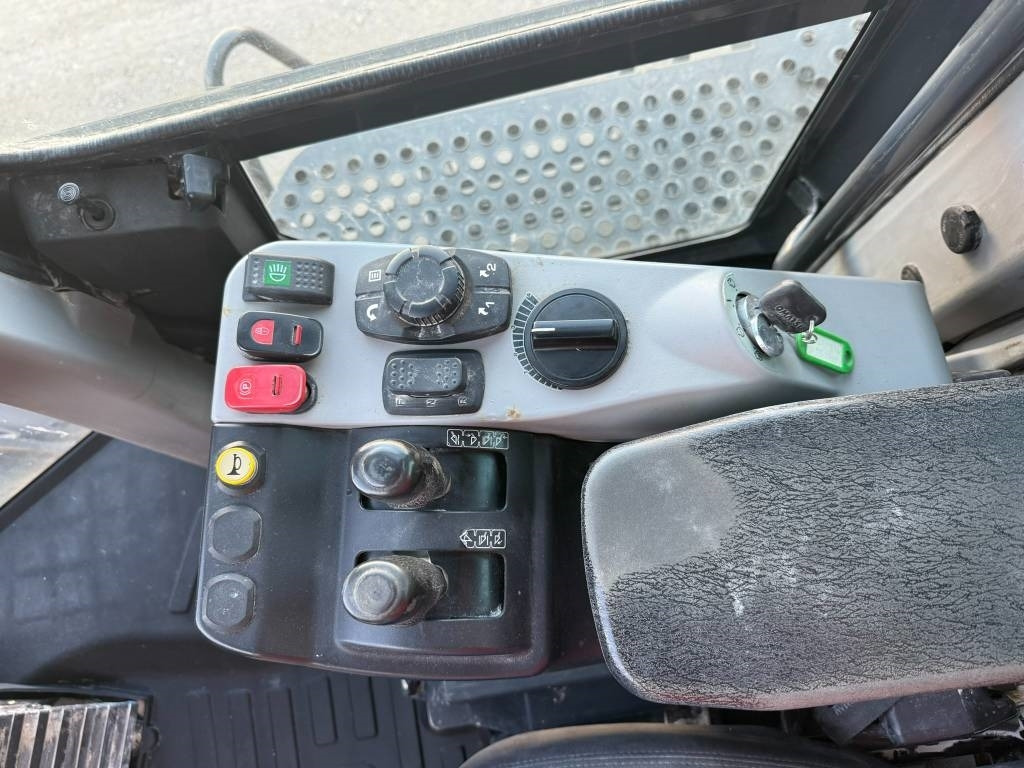 Riteņu iekrāvējs KOMATSU WA475-10EO: foto 13