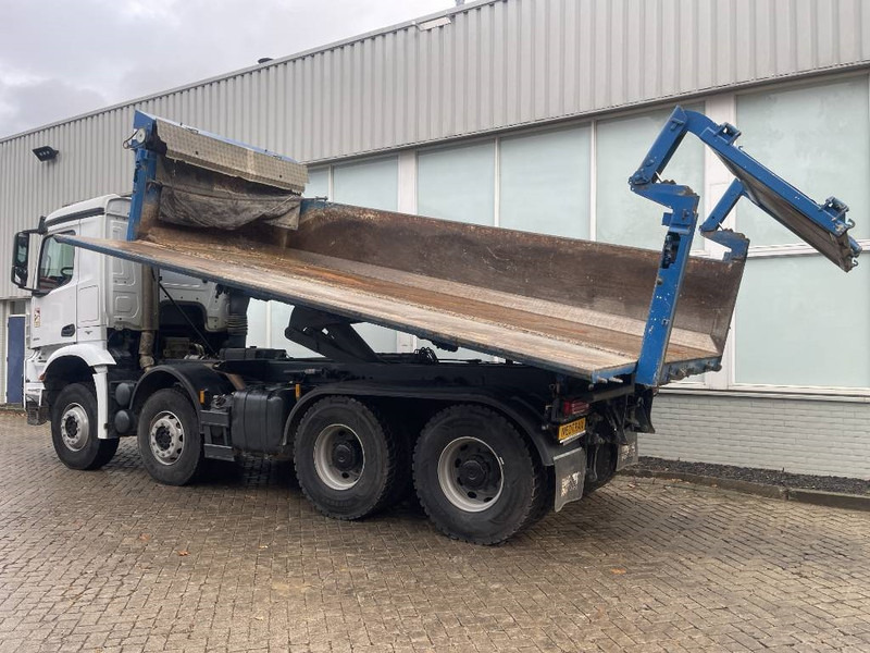 Mercedes-Benz Arocs 4145 8x4 2016 Euro 6 - Kravas automašīna pašizgāzējs: foto 5 Mercedes-Benz Arocs 4145 8x4 2016 Euro 6 - Kravas automašīna pašizgāzējs: foto 5