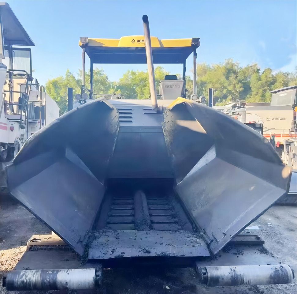 BOMAG BF800C Asphalt Paver Machine Used Asphalt Paver - Asfalta klājējs: foto 5 BOMAG BF800C Asphalt Paver Machine Used Asphalt Paver - Asfalta klājējs: foto 5