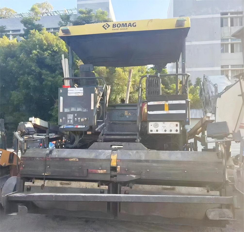 BOMAG BF800C Asphalt Paver Machine Used Asphalt Paver - Asfalta klājējs: foto 4 BOMAG BF800C Asphalt Paver Machine Used Asphalt Paver - Asfalta klājējs: foto 4