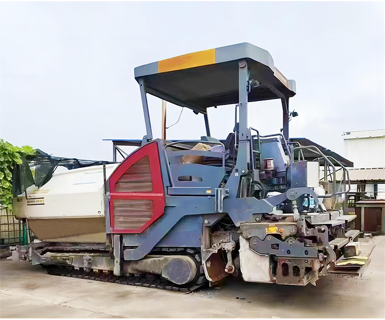 DYNAPAC F3030 Used Asphalt Paver For Sale - Asfalta klājējs: foto 1 DYNAPAC F3030 Used Asphalt Paver For Sale - Asfalta klājējs: foto 1