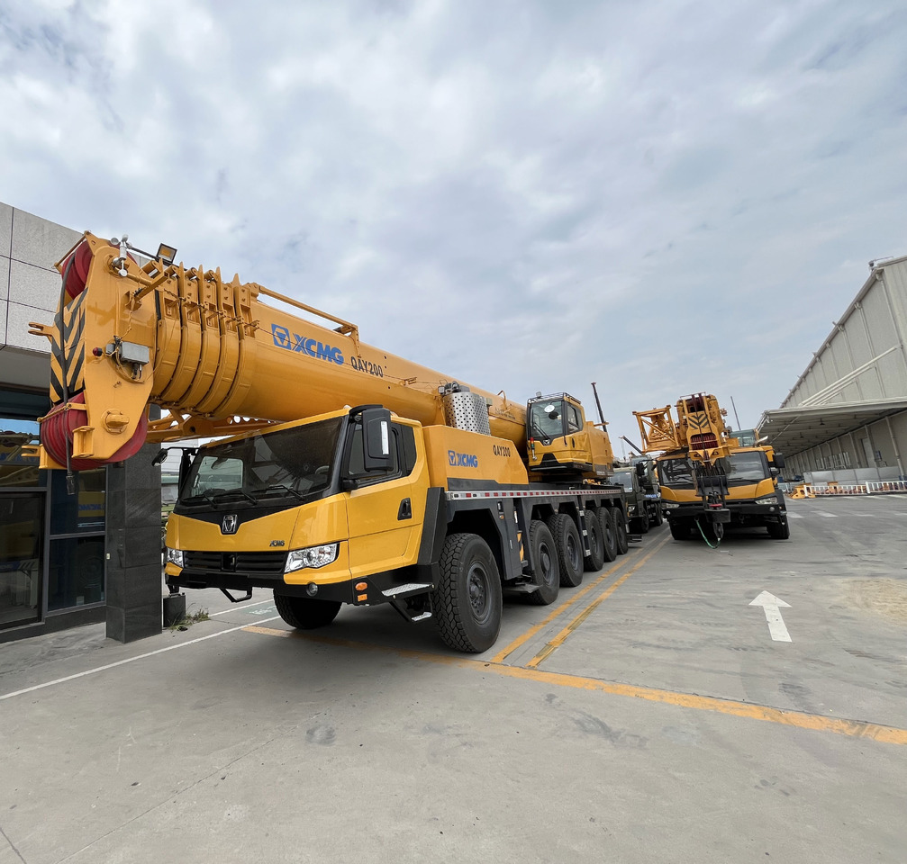 XCMG Factory Second Hand Mobile Truck Crane QAY200 200 Ton All Terrain Cranes In Good Condition - Visurgājējs celtnis: foto 3 XCMG Factory Second Hand Mobile Truck Crane QAY200 200 Ton All Terrain Cranes In Good Condition - Visurgājējs celtnis: foto 3