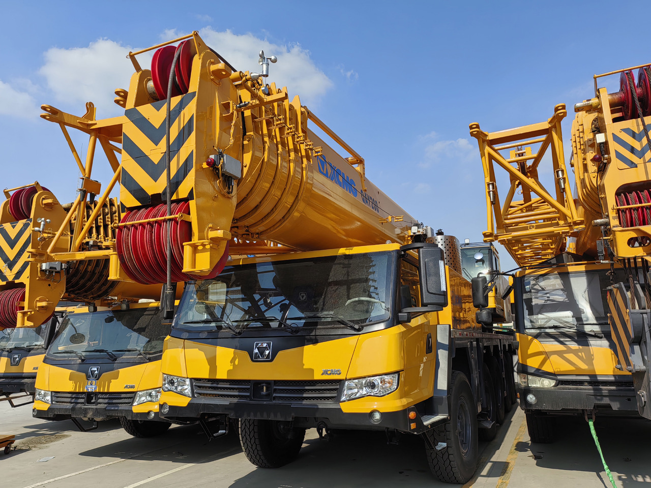 XCMG Factory Second Hand Mobile Truck Crane QAY200 200 Ton All Terrain Cranes In Good Condition - Visurgājējs celtnis: foto 2 XCMG Factory Second Hand Mobile Truck Crane QAY200 200 Ton All Terrain Cranes In Good Condition - Visurgājējs celtnis: foto 2