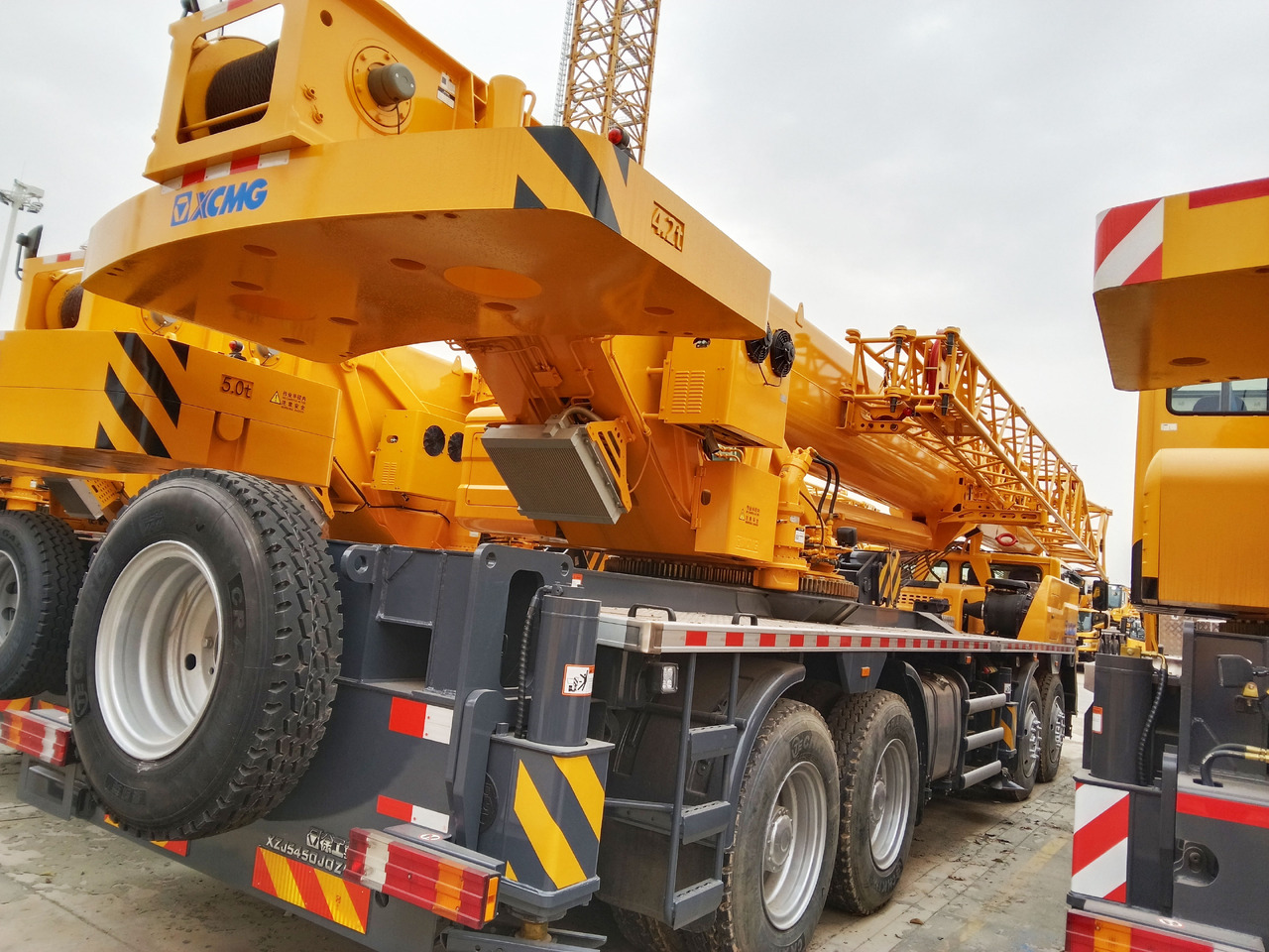XCMG Manufacturer Second Hand Lorry Truck Crane QY55K5C_2 55 Ton Mobile Hydraulic Crane For Sale - Autoceltnis: foto 4 XCMG Manufacturer Second Hand Lorry Truck Crane QY55K5C_2 55 Ton Mobile Hydraulic Crane For Sale - Autoceltnis: foto 4