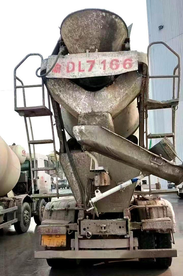 XCMG Official Construction Cement Mixer G4804B 12m³ Used Mobile Concrete Mixer Truck for sale - Maisītāja rotējošais cilindrs: foto 4 XCMG Official Construction Cement Mixer G4804B 12m³ Used Mobile Concrete Mixer Truck for sale - Maisītāja rotējošais cilindrs: foto 4