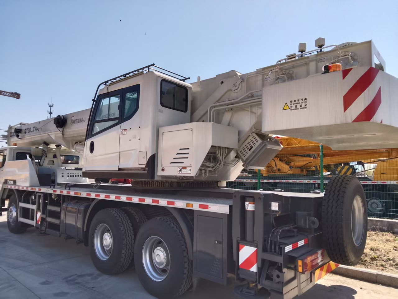 XCMG Official Construction Mini Mobile Crane QY30_TW 30 ton Used Small Hydraulic Crane Price - Autoceltnis: foto 4 XCMG Official Construction Mini Mobile Crane QY30_TW 30 ton Used Small Hydraulic Crane Price - Autoceltnis: foto 4