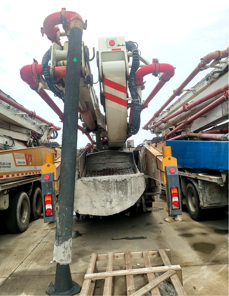 XCMG Official HB52V Used Mobile Concrete Pump 52m Truck Mounted Concrete Pump Price - Betona sūknis: foto 5 XCMG Official HB52V Used Mobile Concrete Pump 52m Truck Mounted Concrete Pump Price - Betona sūknis: foto 5
