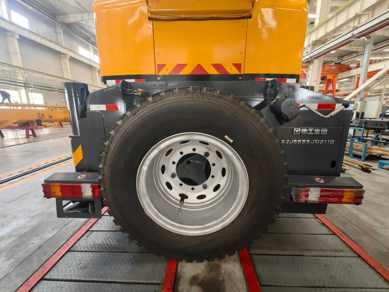 XCMG Official Mobile Crane Machine XCT110 110t Used Truck Crane For Sale - Autoceltnis: foto 3 XCMG Official Mobile Crane Machine XCT110 110t Used Truck Crane For Sale - Autoceltnis: foto 3