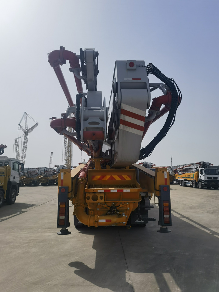 XCMG Official Second Hand 62m Concrete Boom Pump HB62V Truck Mounted Concrete Pump For Sale - Betona sūknis: foto 5 XCMG Official Second Hand 62m Concrete Boom Pump HB62V Truck Mounted Concrete Pump For Sale - Betona sūknis: foto 5