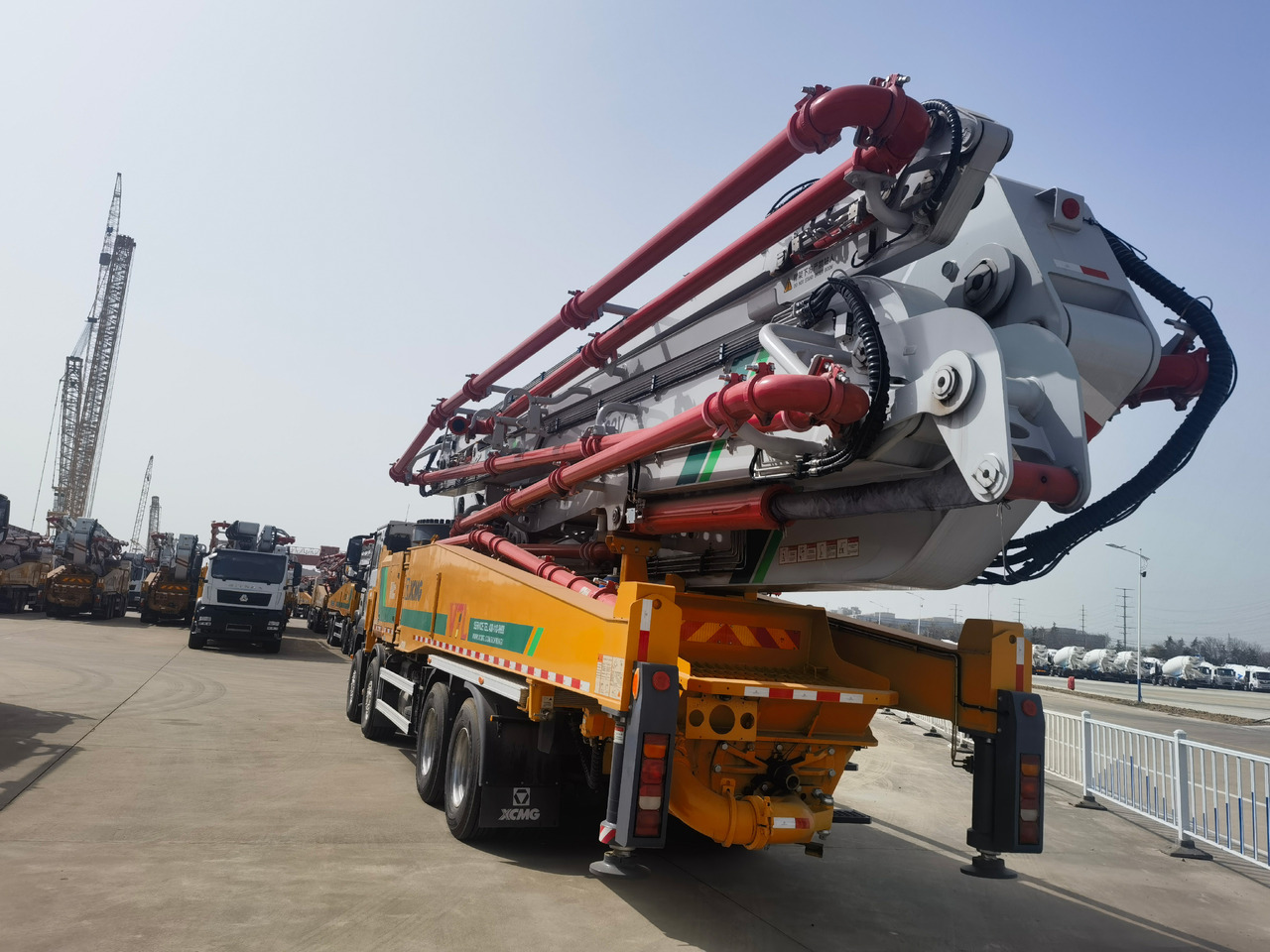 XCMG Official Second Hand 62m Concrete Boom Pump HB62V Truck Mounted Concrete Pump For Sale - Betona sūknis: foto 4 XCMG Official Second Hand 62m Concrete Boom Pump HB62V Truck Mounted Concrete Pump For Sale - Betona sūknis: foto 4