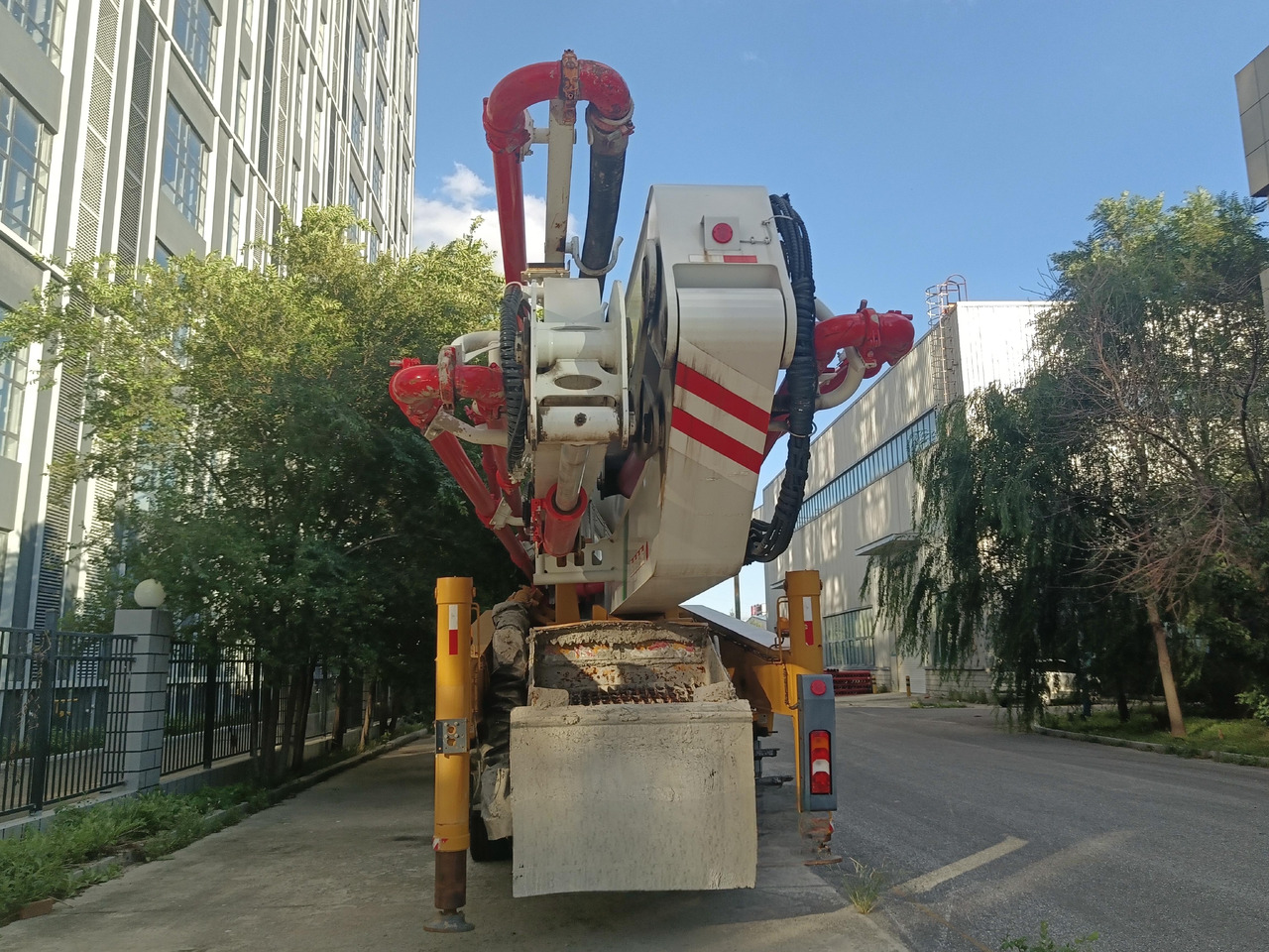 XCMG Official Second Hand Cement Pump Truck HB62V 62m Concrete Pump Truck Price List - Betona sūknis: foto 4 XCMG Official Second Hand Cement Pump Truck HB62V 62m Concrete Pump Truck Price List - Betona sūknis: foto 4