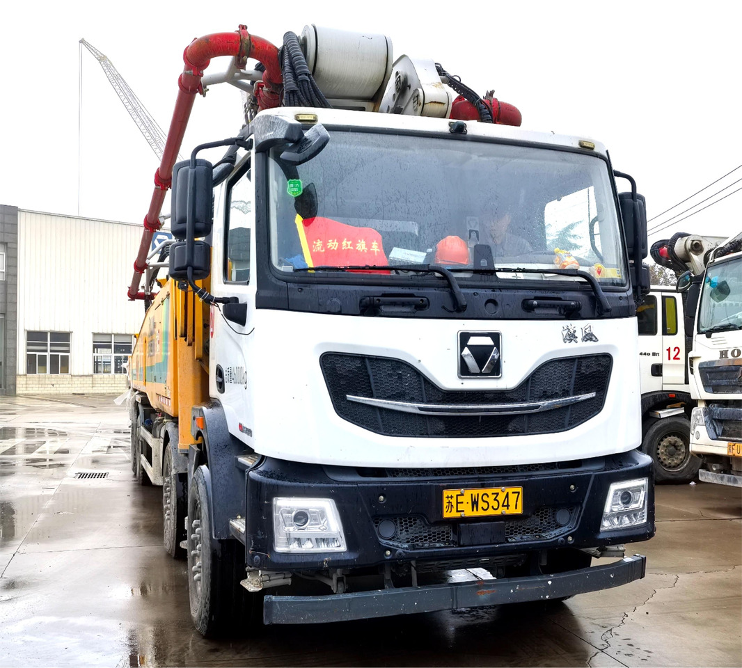 XCMG Official Second Hand Concrete Pump Machine HB65V 65m Concrete Boom Pump Truck Price List - Betona sūknis: foto 2 XCMG Official Second Hand Concrete Pump Machine HB65V 65m Concrete Boom Pump Truck Price List - Betona sūknis: foto 2