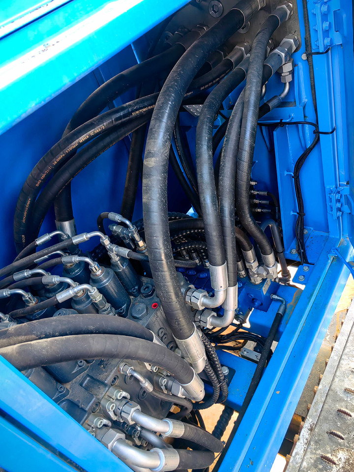 XCMG Official Second Hand XR240E 80m Rotary Drilling Rig Machine Hot Sale - Urbšanas mašīna: foto 5 XCMG Official Second Hand XR240E 80m Rotary Drilling Rig Machine Hot Sale - Urbšanas mašīna: foto 5