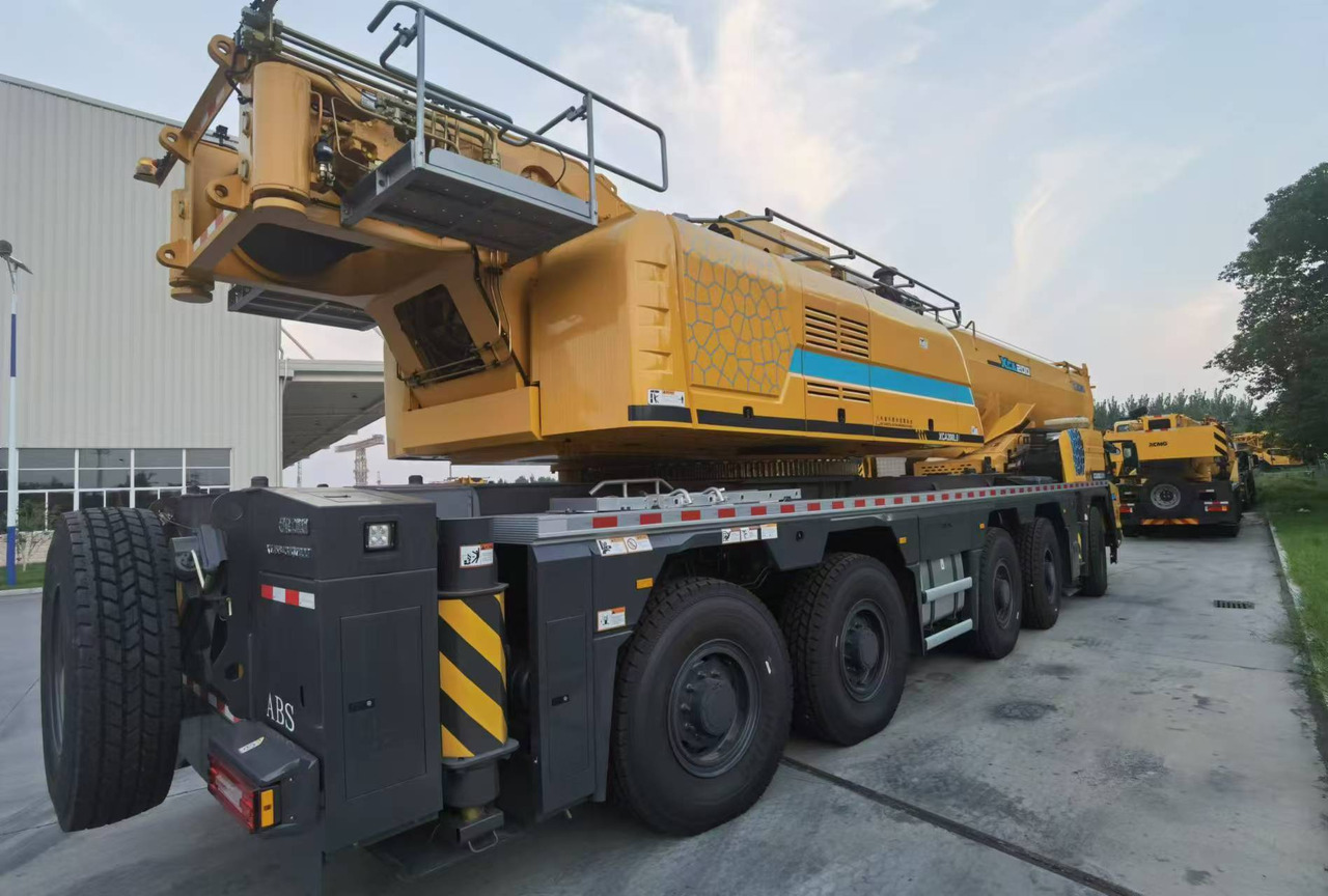XCMG Official Used 200ton Truck Lifting Crane XCA200L8 Hydraulic Mobile Crane Price List - Visurgājējs celtnis: foto 4 XCMG Official Used 200ton Truck Lifting Crane XCA200L8 Hydraulic Mobile Crane Price List - Visurgājējs celtnis: foto 4