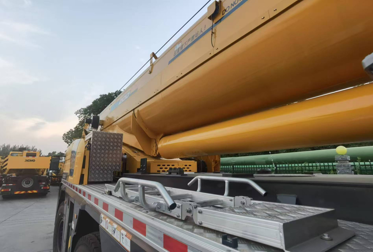 XCMG Official Used 200ton Truck Lifting Crane XCA200L8 Hydraulic Mobile Crane Price List līzingu XCMG Official Used 200ton Truck Lifting Crane XCA200L8 Hydraulic Mobile Crane Price List: foto 7