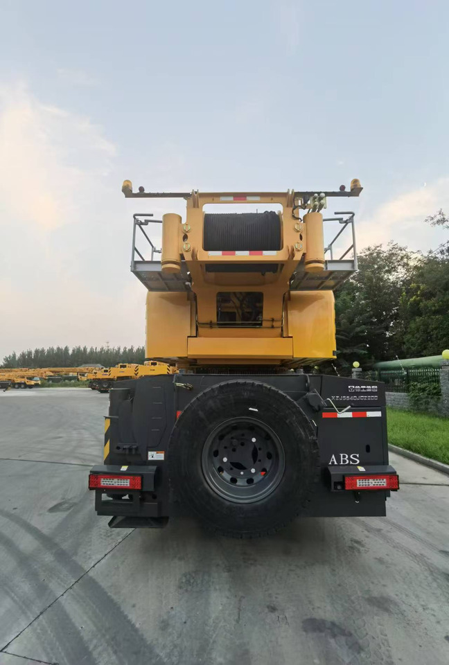 XCMG Official Used 200ton Truck Lifting Crane XCA200L8 Hydraulic Mobile Crane Price List - Visurgājējs celtnis: foto 3 XCMG Official Used 200ton Truck Lifting Crane XCA200L8 Hydraulic Mobile Crane Price List - Visurgājējs celtnis: foto 3