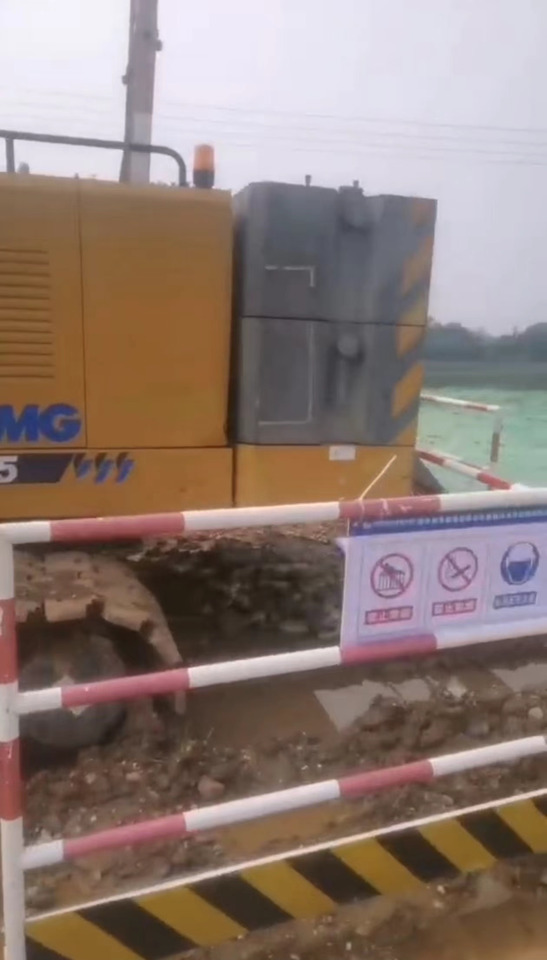 XCMG Official Used 55 Ton Crawler Crane XGC55 Second Hand Small Hydraulic Mobile Crane With High Quality - Kāpurķēžu celtnis: foto 4 XCMG Official Used 55 Ton Crawler Crane XGC55 Second Hand Small Hydraulic Mobile Crane With High Quality - Kāpurķēžu celtnis: foto 4