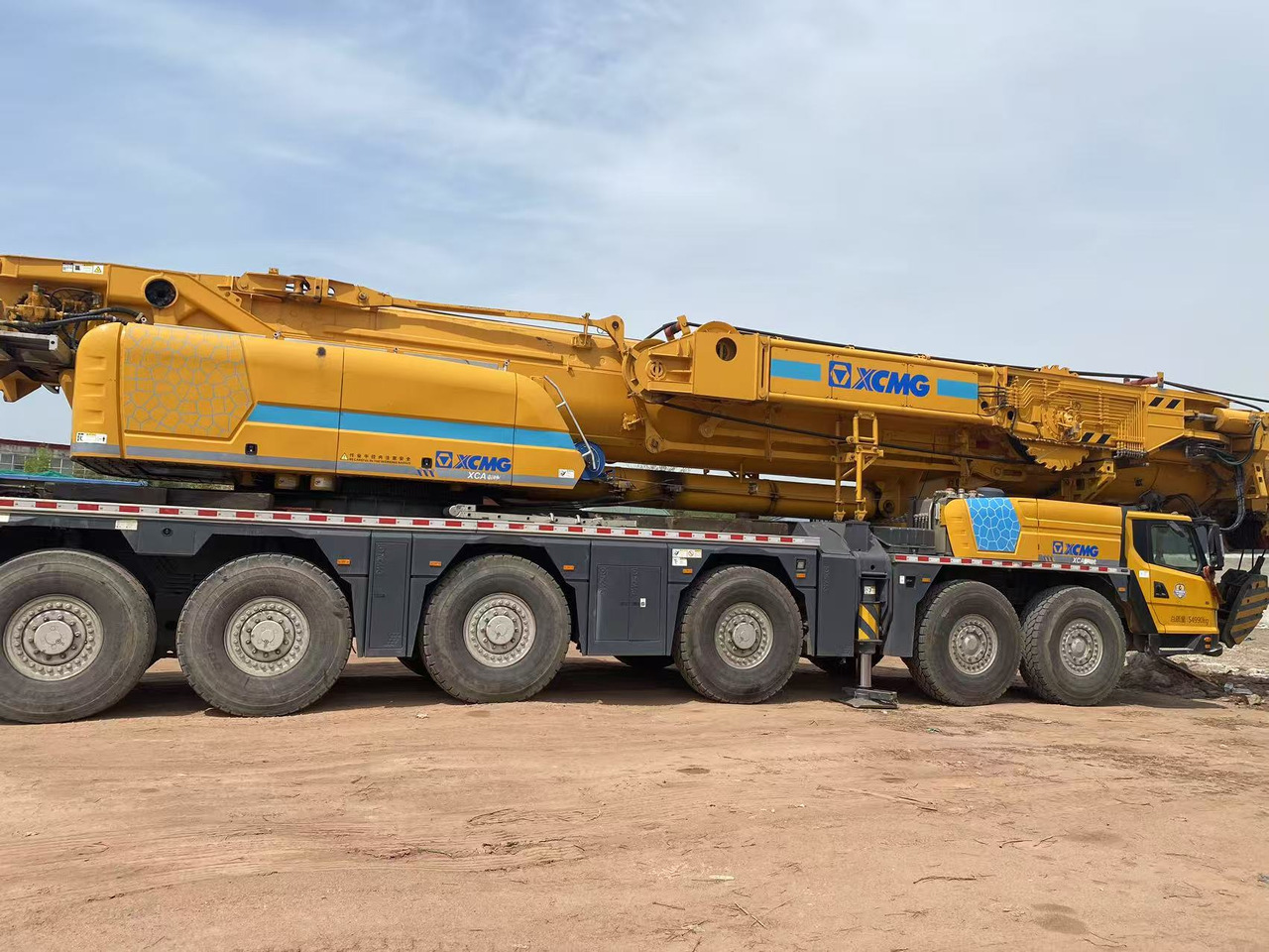 XCMG Official Used All Terrain Crane XCA300-1 300 Ton Mobile Crane Price - Visurgājējs celtnis: foto 4 XCMG Official Used All Terrain Crane XCA300-1 300 Ton Mobile Crane Price - Visurgājējs celtnis: foto 4