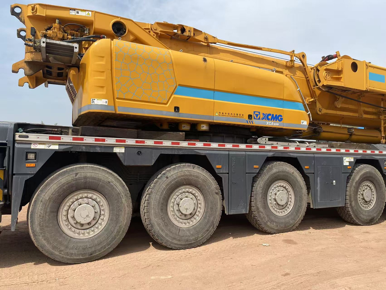 XCMG Official Used All Terrain Crane XCA300-1 300 Ton Mobile Crane Price - Visurgājējs celtnis: foto 5 XCMG Official Used All Terrain Crane XCA300-1 300 Ton Mobile Crane Price - Visurgājējs celtnis: foto 5