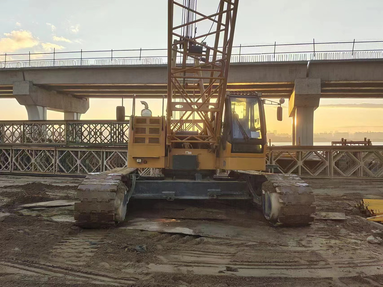 XCMG Official Used Mini Mobile Crane XGC75 75 Ton Crawler Crane With Cheap Price - Kāpurķēžu celtnis: foto 3 XCMG Official Used Mini Mobile Crane XGC75 75 Ton Crawler Crane With Cheap Price - Kāpurķēžu celtnis: foto 3